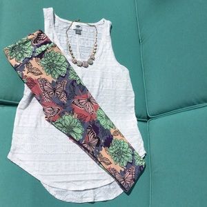 Lularoe Os butterfly leggings 🌸🦋☀️sale2/$15☀️